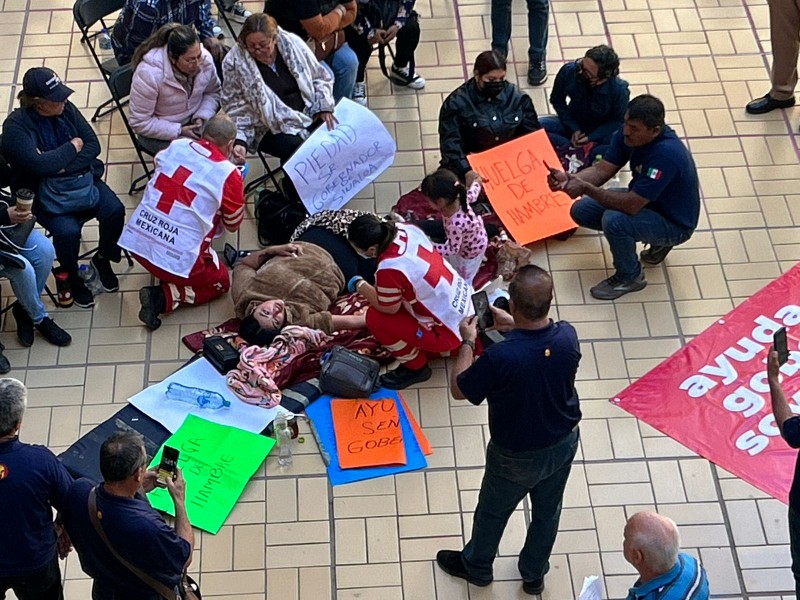 Mujeres guasavenses hacen huelga de hambre en Palacio de gobierno