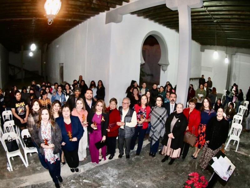 Mujeres inspiran a mujeres a través de los conversatorios