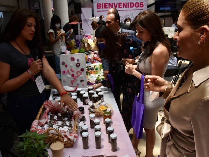 Mujeres jefas de familia pueden capacitarse para emprender negocio