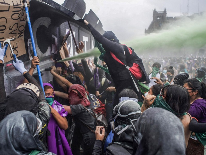 Video: Mujeres marchan en CDMX contra la violencia de género