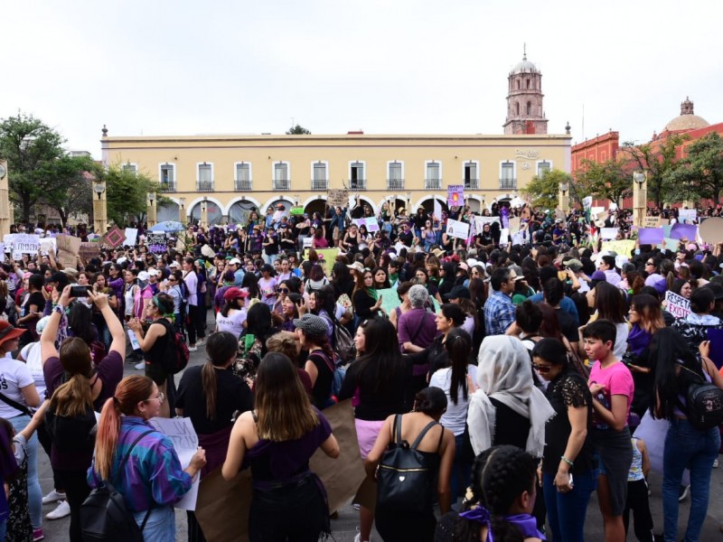 Mujeres marchan en Querétaro