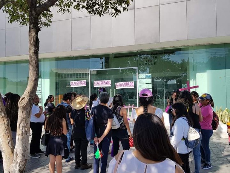 Mujeres marchan por la No Violencia a ellas