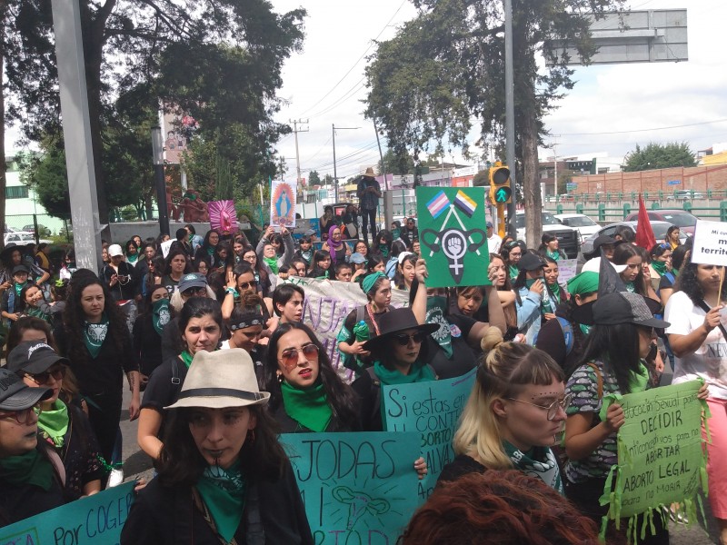Mujeres mexiquenses marchan para exigir legalizar el Aborto