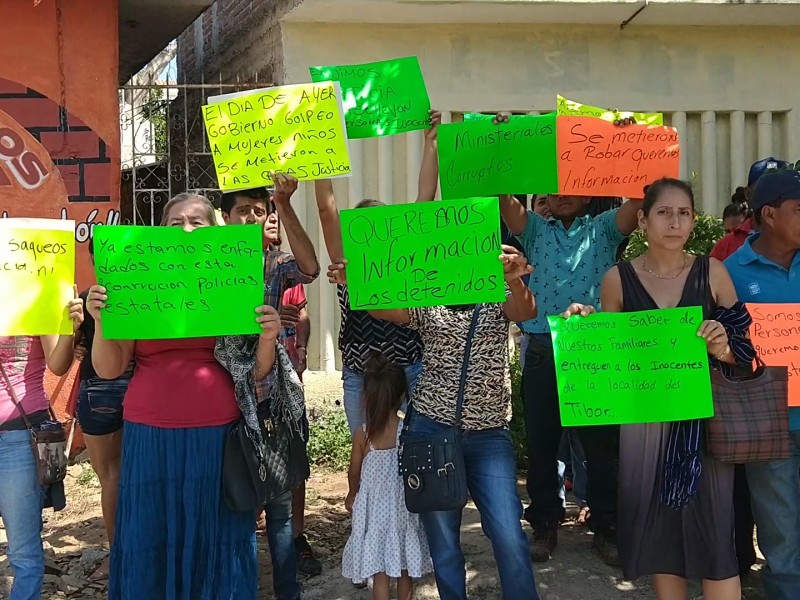 Mujeres protestan para conocer paradero de sus familiares