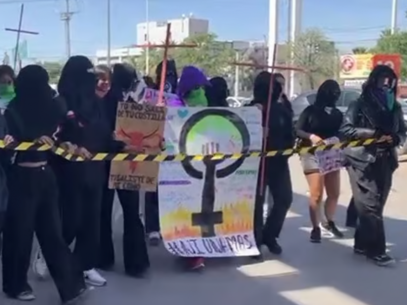 Mujeres se manifiestan en Gómez Palacio por 8M