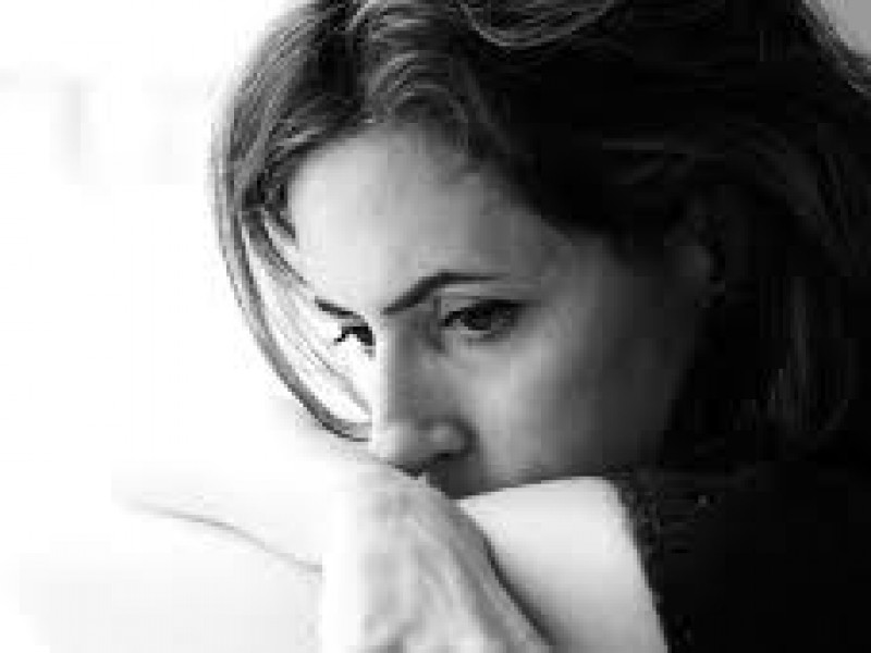 Mujeres tienen más probabilidad de padecer depresión o ansiedad:Especialista