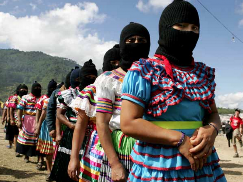 Mujeres zapatistas en contra de proyectos de AMLO
