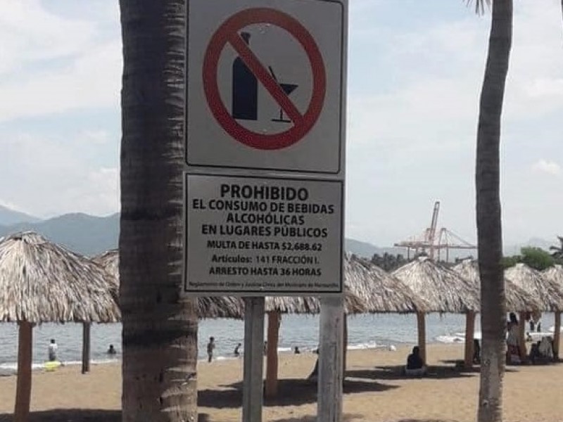 Multa de $2688 por consumir alcohol en vía pública Manzanillo