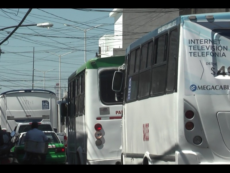 Multan a 19 operadores de #TransportePúblico por no usar cubrebocas