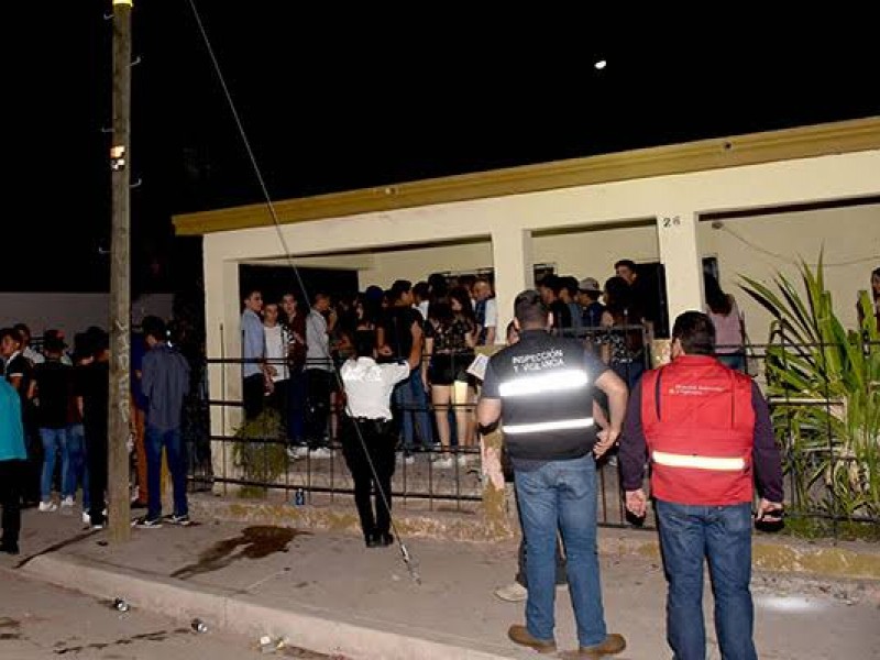 Multan a personas por organizar fiestas en plena pandemia