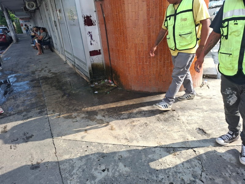 Multarán a vecinos por generar tiraderos de basura en calle