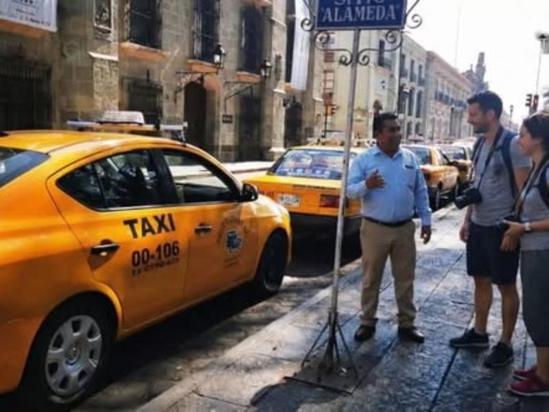 Multarán de hasta 58 mil pesos por taxis de aplicación sin permiso