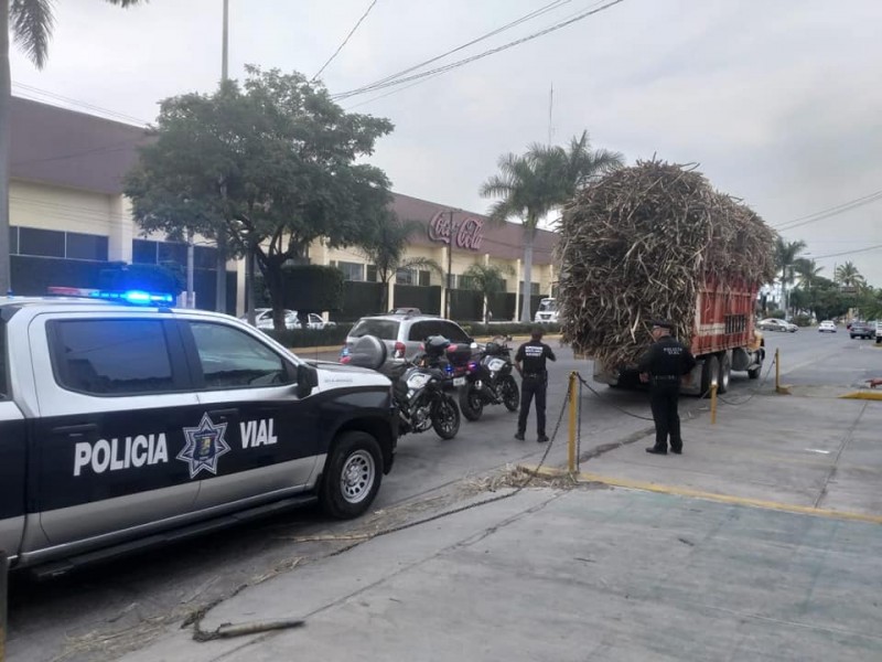 Multas a cañeros por exceder dimensiones en carga