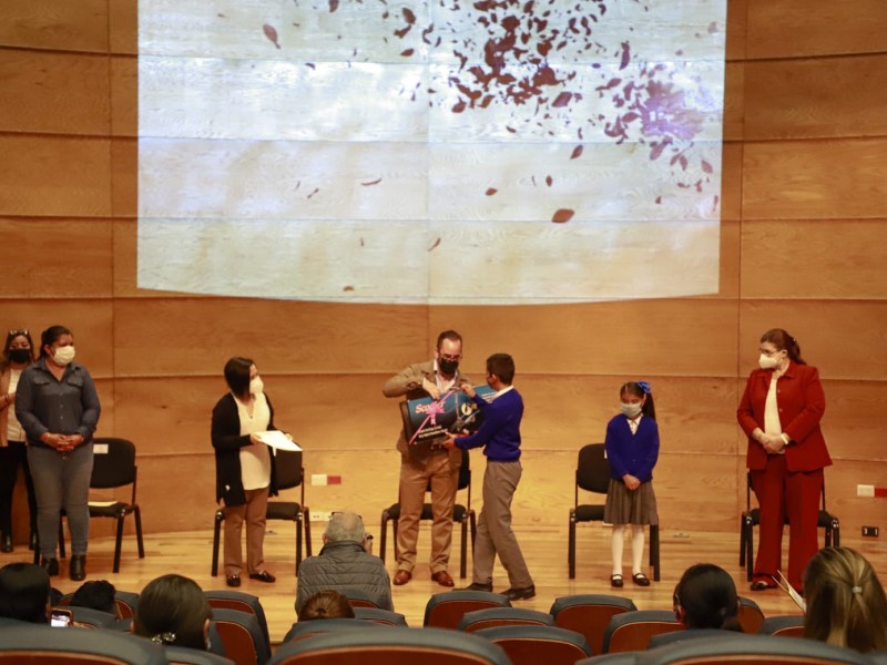 Municipio reconoce a estudiantes ganadores de campaña de salud