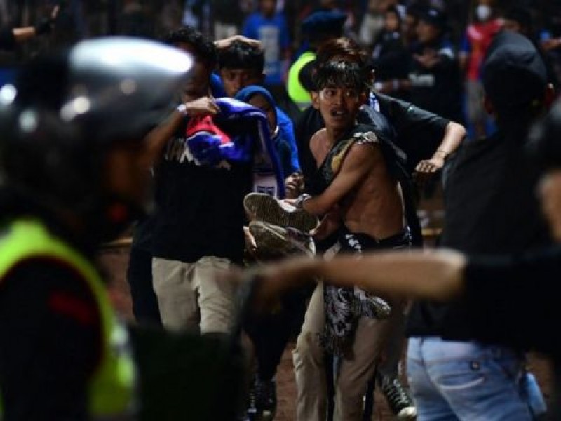 Murieron 32 niños en la tragedia del fútbol de Indonesia