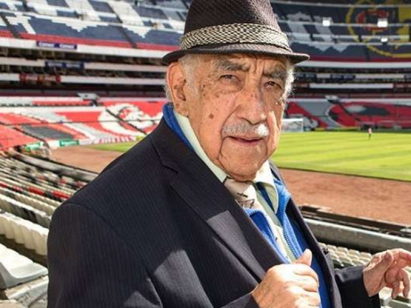 Muere Don Melquiades, voz oficial del Estadio Azteca