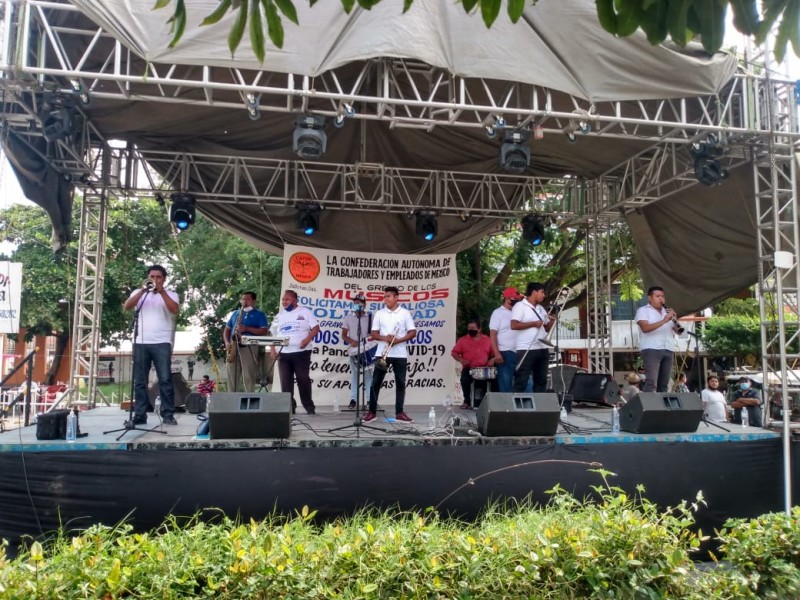 Músicos de Juchitán realizan maratón ante crisis económica