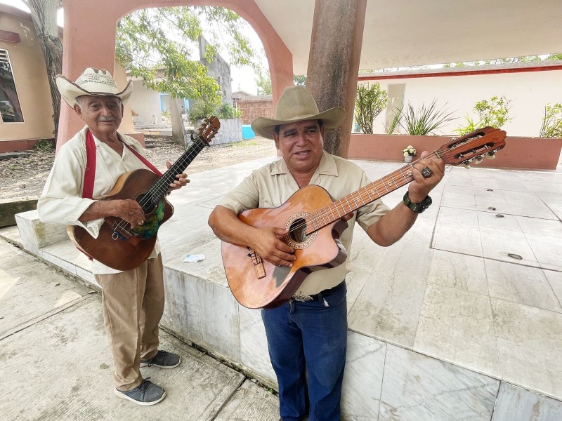 Músicos esperan repunte por serenatas a los fieles difuntos