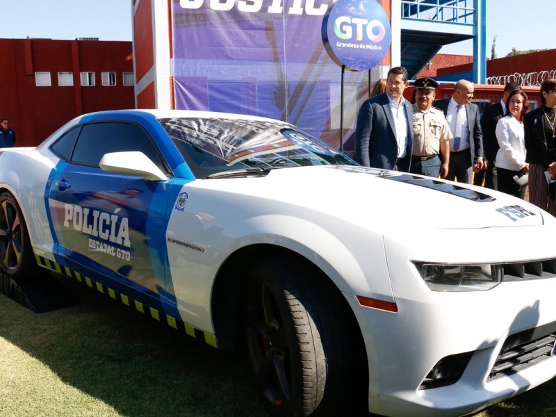 Mustangs, camaros, corvettes; las nuevas patrullas en Guanajuato