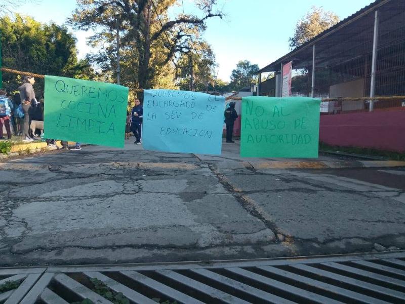 Más de 400 alumnos se quedan sin clases por protesta en primaria