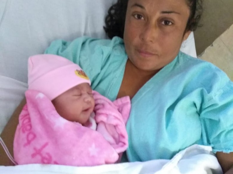 Nace bebé 2020 en Guaymas, es niña