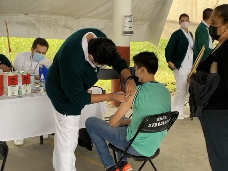 ¡Nada que ver! Fluida vacunación de adolescentes en Emiliano Zapata