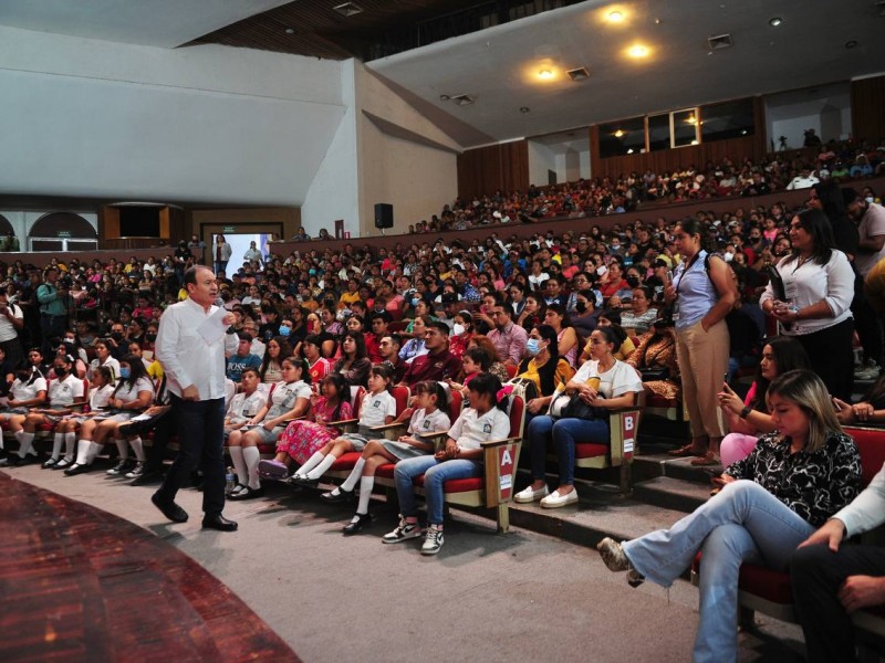 Nadie se quedará sin la posibilidad de estudiar en Sonora