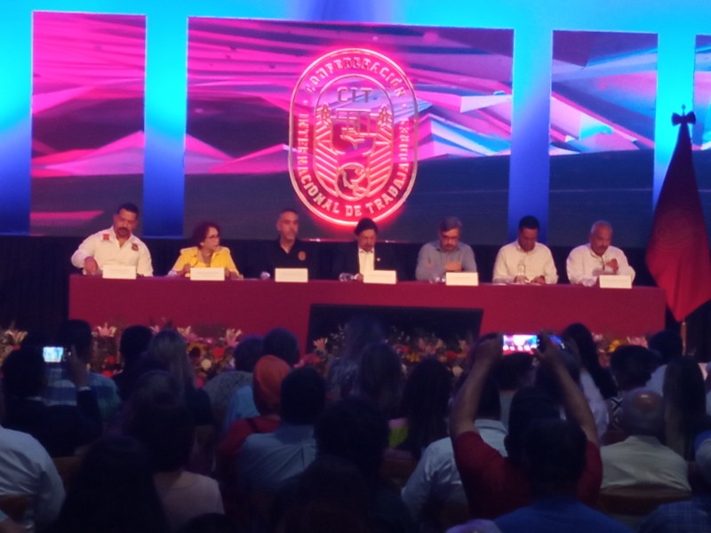 Gómez Urrutia ofrece democracia sindical en Sonora