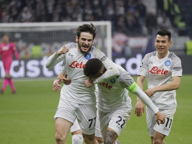 Napoli con ventaja contra el Eintracht Frankfurt