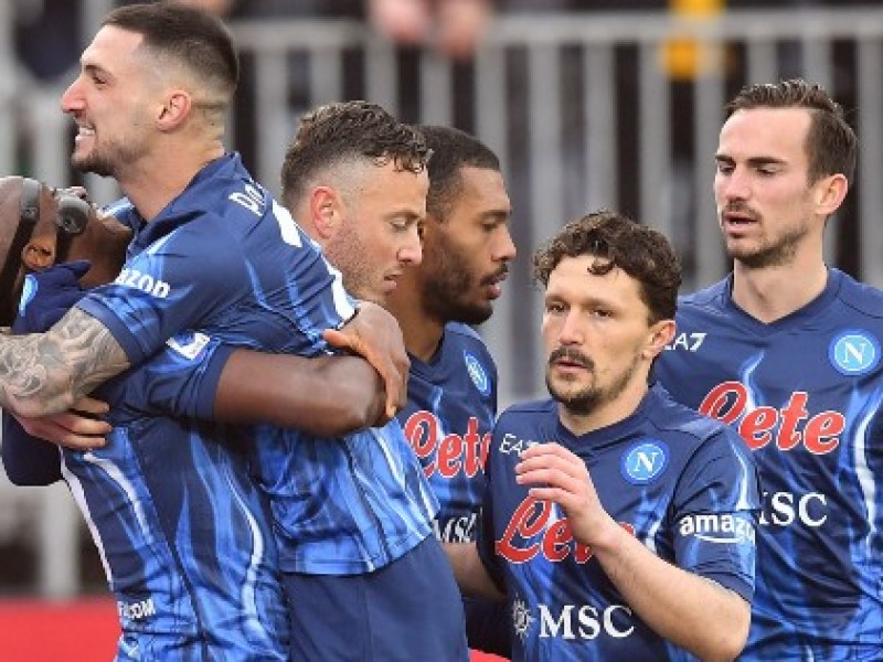 Napoli recupera el segundo lugar en Serie A