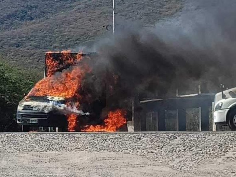 Narco bloqueos carreteros tras detención del CR