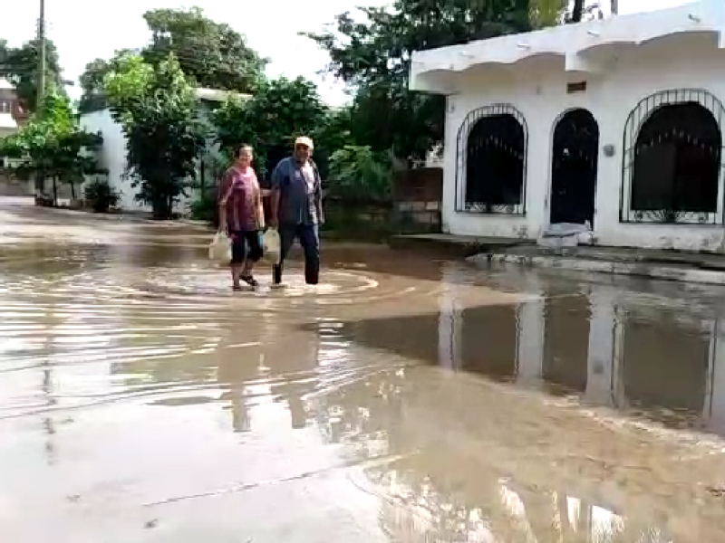 Narda inundó cuatro escuelas en Bahía de Banderas