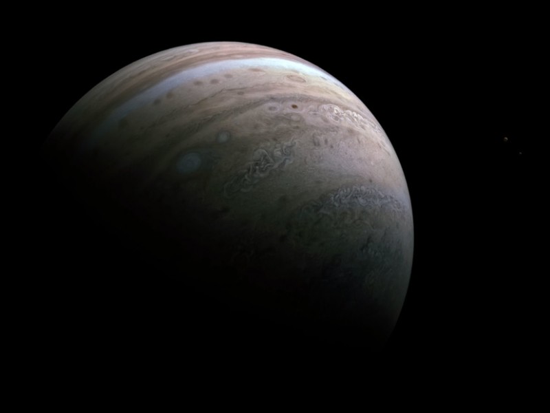 NASA comparte nueva imagen de Júpiter y sus dos lunas