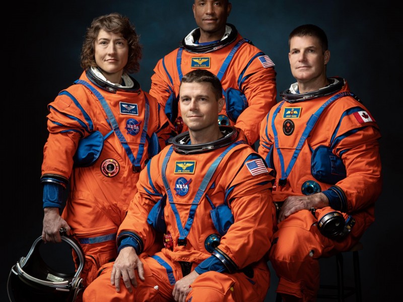 NASA elige a tripulantes que viajarán a la Luna