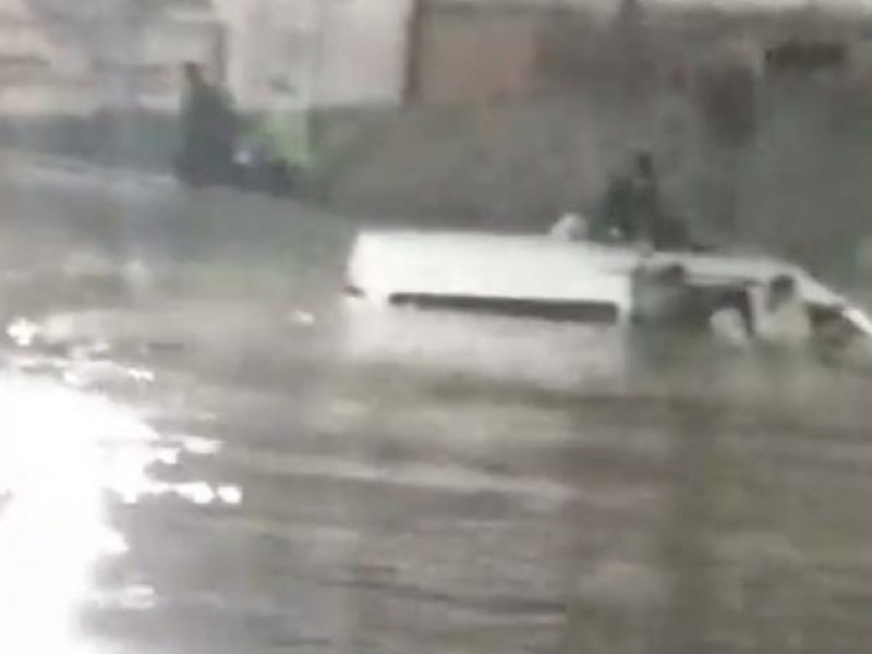 ¡Naucalpan bajo el agua por fuertes lluvias!