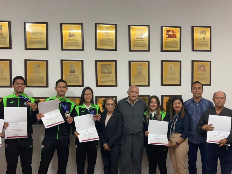 Navarro Quintero reconoce a medallistas panamericanos jr