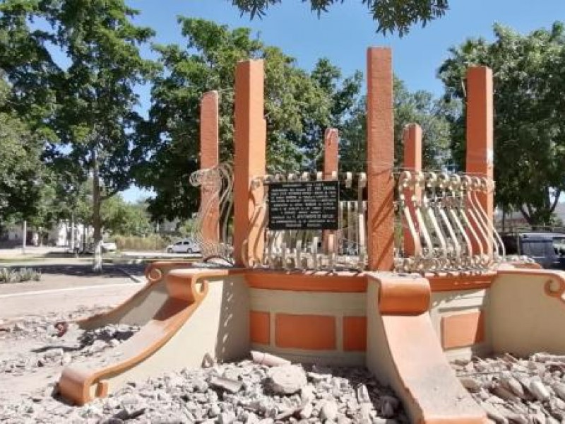 Navojoa: Derrumban kiosco histórico de más de 112 años