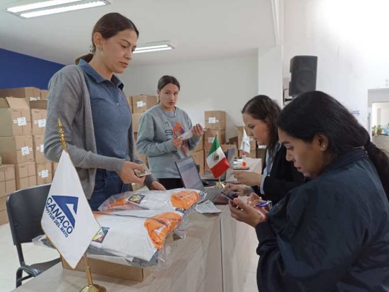 Navojoa: Entrega de uniformes genera caos y descontrol