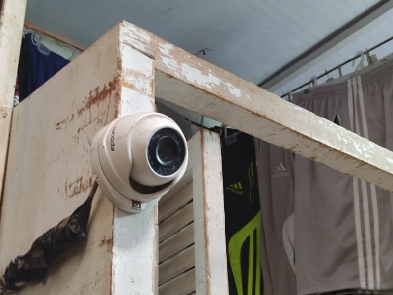 Navojoa: Locatarios refuerzan seguridad con instalación de cámaras