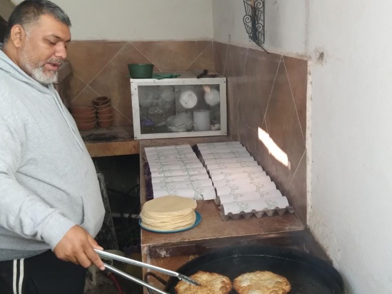 Navojoa: Manny Aguilar, sigue con la tradición de buñuelos