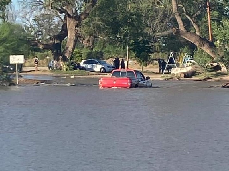 Navojoa: Suman 7 carros atrapados al querer cruzar el Río