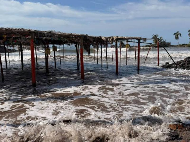 Nayarit, bajo alerta por lluvias y oleaje elevado por Vance