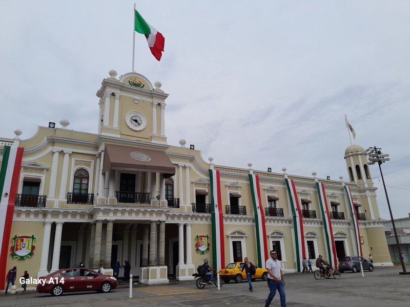 Nayaritas se preparan para celebrar el 15 de septiembre