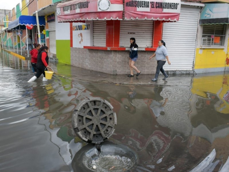 Nezahualcóyotl, Edomex, bajo el agua por lluvia histórica