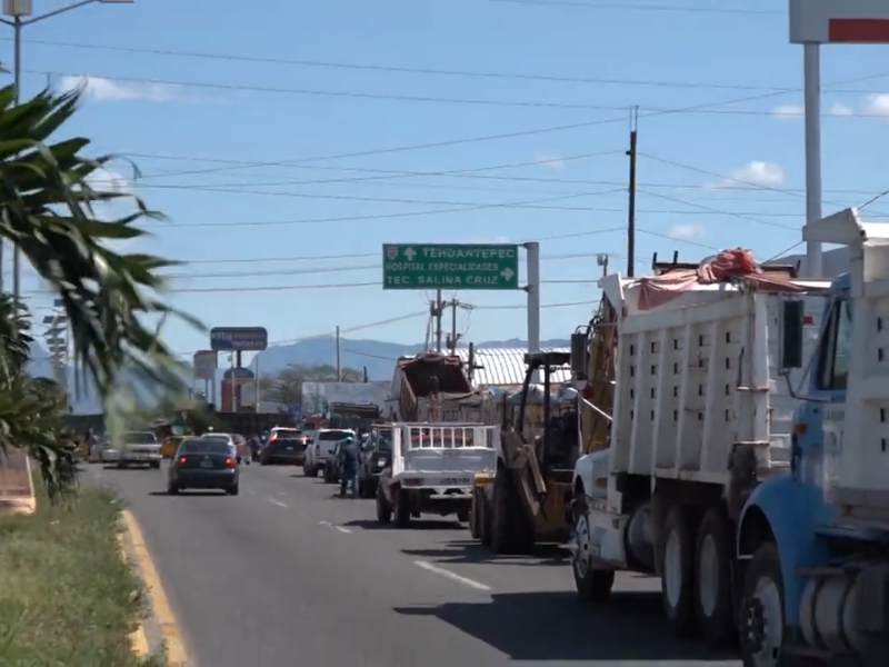 Ni el Covid-19 detiene los bloqueos carreteros en Oaxaca