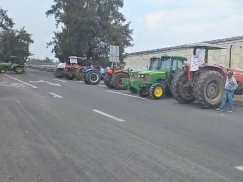 ¡Ni viajen! Agricultores cierran totalmente la autopista Colima-Guadalajara