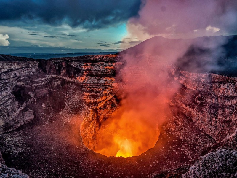 Nicaragua inspecciona volcán Masaya tras derrumbe de su pared interna