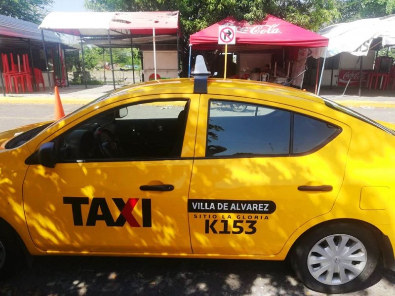 Niegan servicio a enfermera, taxista es sancionado