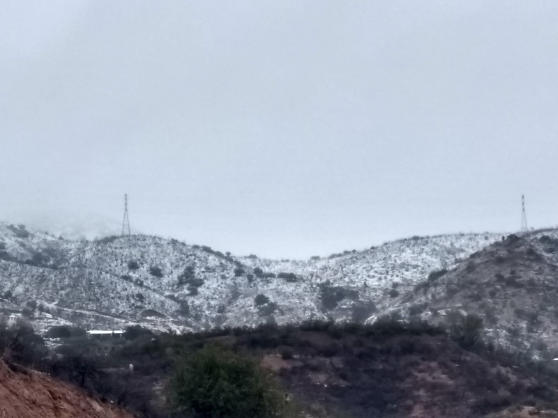 Nieve en partes de Nogales por tormenta invernal