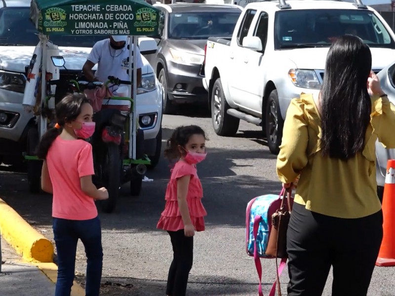 Niños acuden a vacunarse para evitar contagios de Covid-19